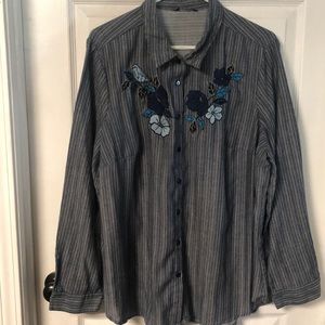 Women’s long sleeve top. Size 2X.